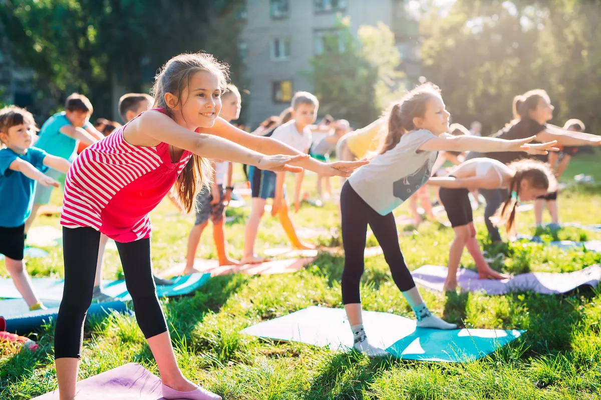 Helen Hansen Bewegungsförderung - Yogakurse - Yogakurse draußen an der frischen Luft. Kinderyoga,